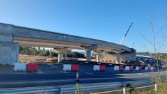Las obras de la v�a �rtabra contin�an en el enlace de I��s, donde se est� concluyendo el tercer nivel, sobre la glorieta que ira al paso actual de la N-VI. En la parte inferior se continuar� el trazado de la �rtabra hacia territorio de Cambre.