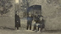Ben-Cho-Shey, Vicente Risco y Otero Pedrao, durante su peregrinaci�n a San Andr�s Teixido en 1927.