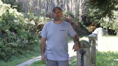 El lobo mat� a Peral, un perro sabueso de tres a�os, de Roberto Cruz, durante una reciente jornada de caza de corzo