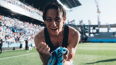 El futbolista del Celta Fortuna Joel L�pez, celebrando el ascenso.