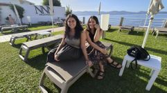 Flavia Marsano y Mar�a Mart�nez, que viven en Madrid, conocieron Sanxenxo por primera vez este agosto