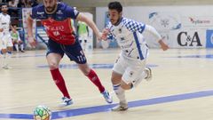 Rumbo, en la imagen ante el Meng�bar, fue uno de los goleadores del duelo.