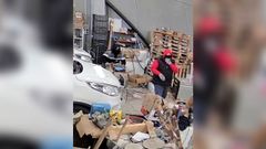 Uno de los detenidos fue grabado por una de las c�maras de la nave que robaron en Guitiriz