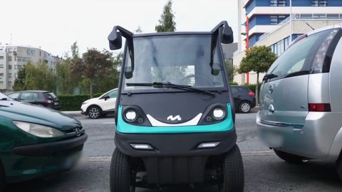 As circula el microcoche Neno por las calles gallegas