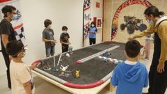 Espacio Vivo imparte esta semana talleres en la tienda de Lego de A G�ndara (en la imagen) y a finales de junio comenzar� con los campamentos