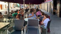 Una terraza llena esta semana en el centro de Monforte