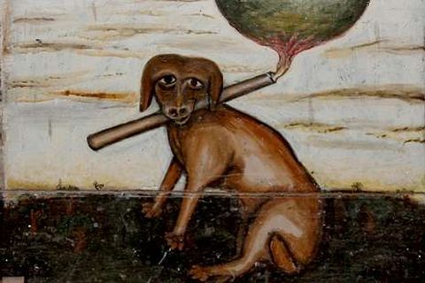 En el frontal del altar hay un perro pintado con una tea ardiendo. 