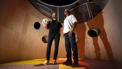 Exhibicin inmersiva 'Football City, Art United', Juan Mata yEdgar Davids