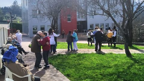 Imagen de una celebraci�n en el centro de mayores de Trabada, que no se corresponde con la noticia