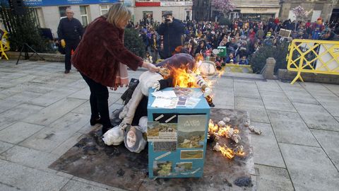 La tradicional quema de las comadres cerr� la jornada
