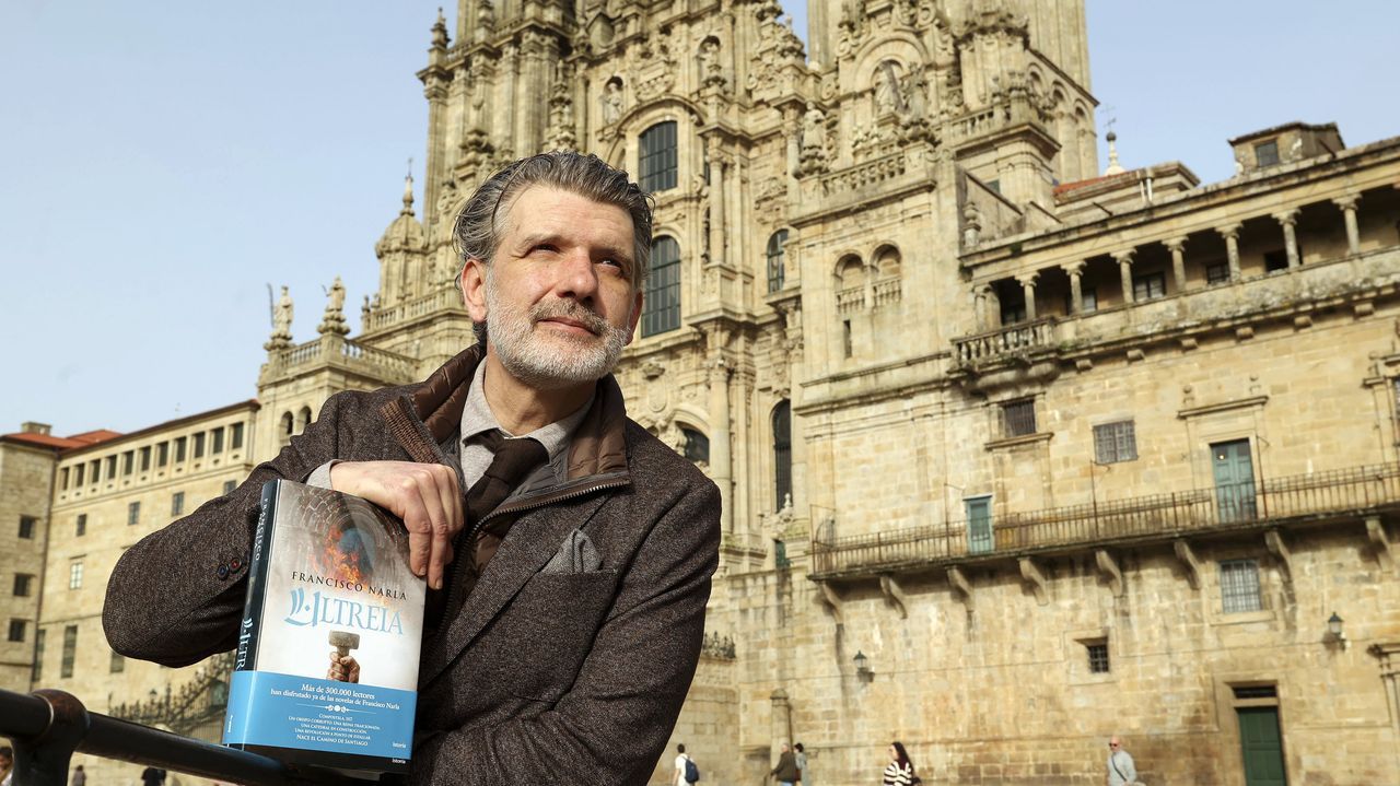 Francisco Narla, escritor: «Gelmírez, el artífice del esplendor de Compostela, era un pieza»