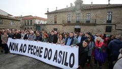 El cierre del asilo de Cambados desat� una oleada de protestas.