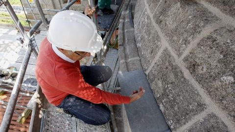 El desag�e perimetral de la c�pula est� siendo reforzado con tiras de planchas met�licas 