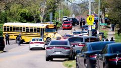 Cord�n policial en el exterior del centro Austin-East Magnet High School.