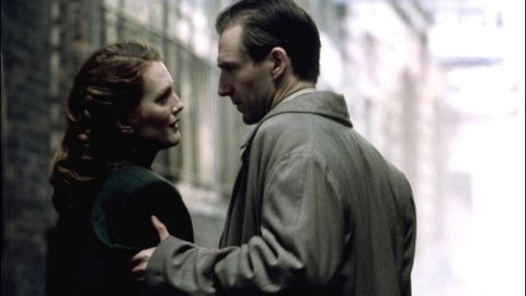 Ralph Fiennes y Julianne Moore interpretaron en el cine esta obra maestra de Graham Greene