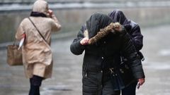 Temporal de viento y lluvia en Santiago