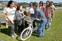 Lores y Ramallo participaron el domingo en un acto que reivindic� el paseo ciclista hasta Mar�n. 
