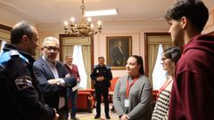 El alcalde y mandos de la Polic�a Local recibieron a los estudiantes