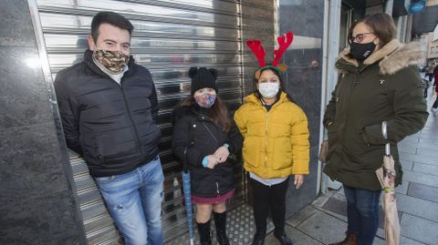 Ilusionante espera y recorrido de los Reyes por Carballo