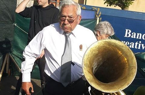 Una de las im�genes que identifican a Manuel Mejuto Caram�s es �co seu vello baixo�. 