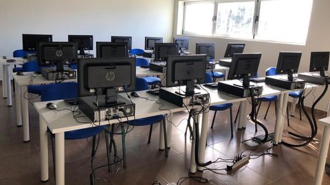 Aula el centro de formaci�n del Concello de Ortigueira, en el pol�gono de A Rega, en Cu��a