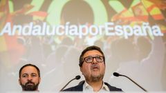 El presidente de VOX, Santiago Abascal, y el candidato de VOX a la Presidencia de la Junta, Francisco Serrano.