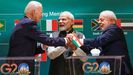 Biden, Modi y Lula celebra el lanzamiento de la tan esperada Alianza Global de Biocombustibles, una agrupacin de ms de 30 pases e instituciones internacionales, para facilitar la adopcin de biocombustibles, desbloqueando as el acceso a la bioenerga en las economas emergentes.