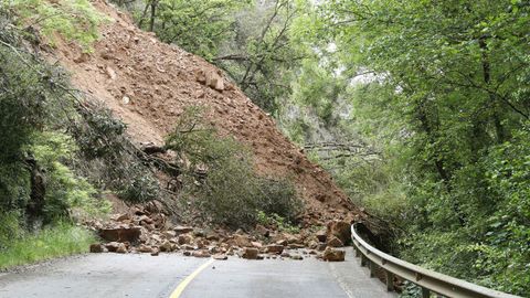 El argayo en la carretera de Salas