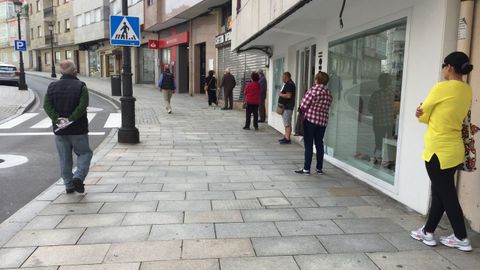 Colas en los bancos de Sanxenxo