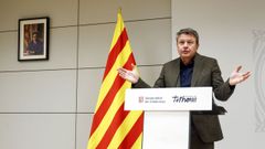 El secretario de Estado de Transportes, Jos� Antonio Santano, durante una rueda de prensa que ofreci� ayer con la consellera de Territorio, S�lvia Paneque.