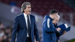 Guillermo Almada, durante el Bar�a-Real Oviedo