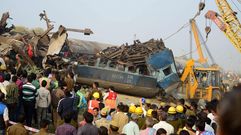 Un descarrilamiento de tren en la India deja cientos de v�ctimas