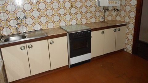 La cocina de un piso de Gij�n en venta
