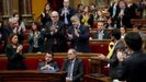 Algo se rompi el lunes. No podemos seguir. Eso afirm ayer el presidente Torra en alusin a ERC despus de que viese que los republicanos le retiraron su apoyo incondicional y lo dejaron sin escao en el Parlamento cataln para no desobedecer a la Justicia. 