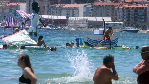 Festa da Dorna: Rejata de Embarcasi�ns feitas a machada e pan de millo na playa de Coroso