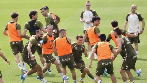 Los jugadores del Celta, durante el �ltimo entrenamiento de la temporada.