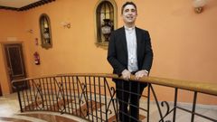 El obispo mindoniense durante un acto relacionado con la Semana Santa de Viveiro en el Teatro Pastor D�az