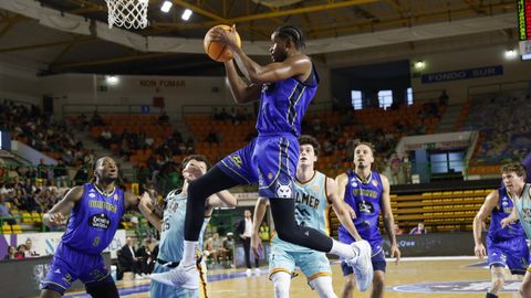 Kentwan Smith realiz un partido tan verstil como eficaz