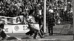 Stojadinovic, durante uno de los goles del partido ante el Murcia celebrado en Riazor.