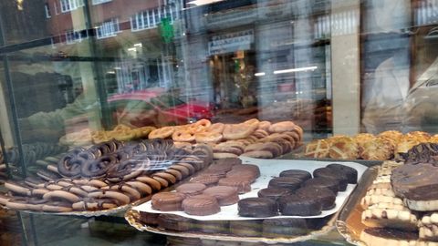 Escaparate de Camilo de Blas, que se fund como fbrica de chocolate en 1914 en el mismo lugar donde sigue, la calle Jovellanos de Oviedo