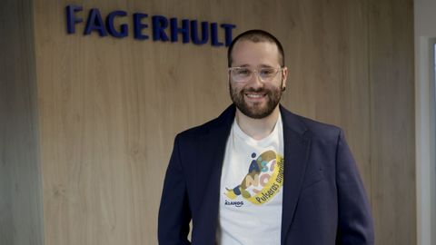 A Borja Balbuena le diagnosticaron un linfoma con 16 a�os. Ha escrito un libro para contar su historia