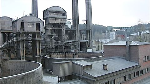 Cementera de Tudela Vegu�n, que utiliza los materiales extra�dos de la cantera Rebarco