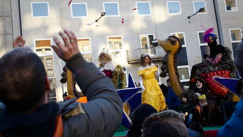 Cabalgatas de Reyes de Ourense.Cientos de personas se congregaron en las calles de Xinzo para recibir a los Reyes Magos