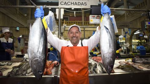 Un puesto de pescado en la plaza de Pontevedra