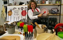 Carmen Albo ultima la apertura de su tienda de artilugios y decoraci�n para la cocina y mesa en el espacio comunitario VM17. 