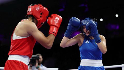 La boxeadora Angela Carini durante su combate frente a Imane Khelif