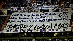 Pancarta en el Bernab�u en el partido de Copa contra el Cornell�