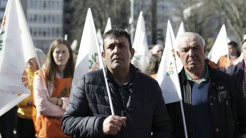 Los manifestantes piden tambin una mesa de negociacin propia para la ganaderia, igual a las que se han articulado para la agricultura o el aceite.