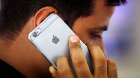Apple admite que ralentiza iPhones antiguos a prop�sito
