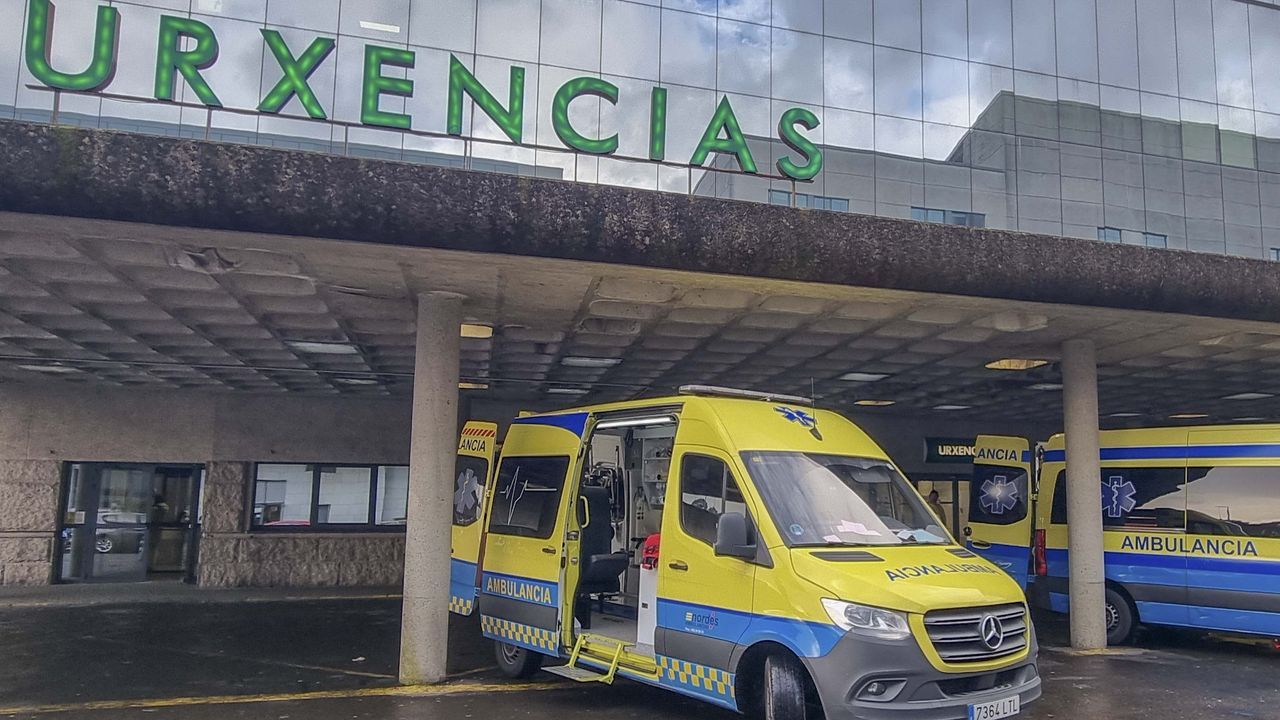 Los coordinadores de urgencias de los hospitales de Galicia acusan a Sanidade de bloquear la contratación de médicos